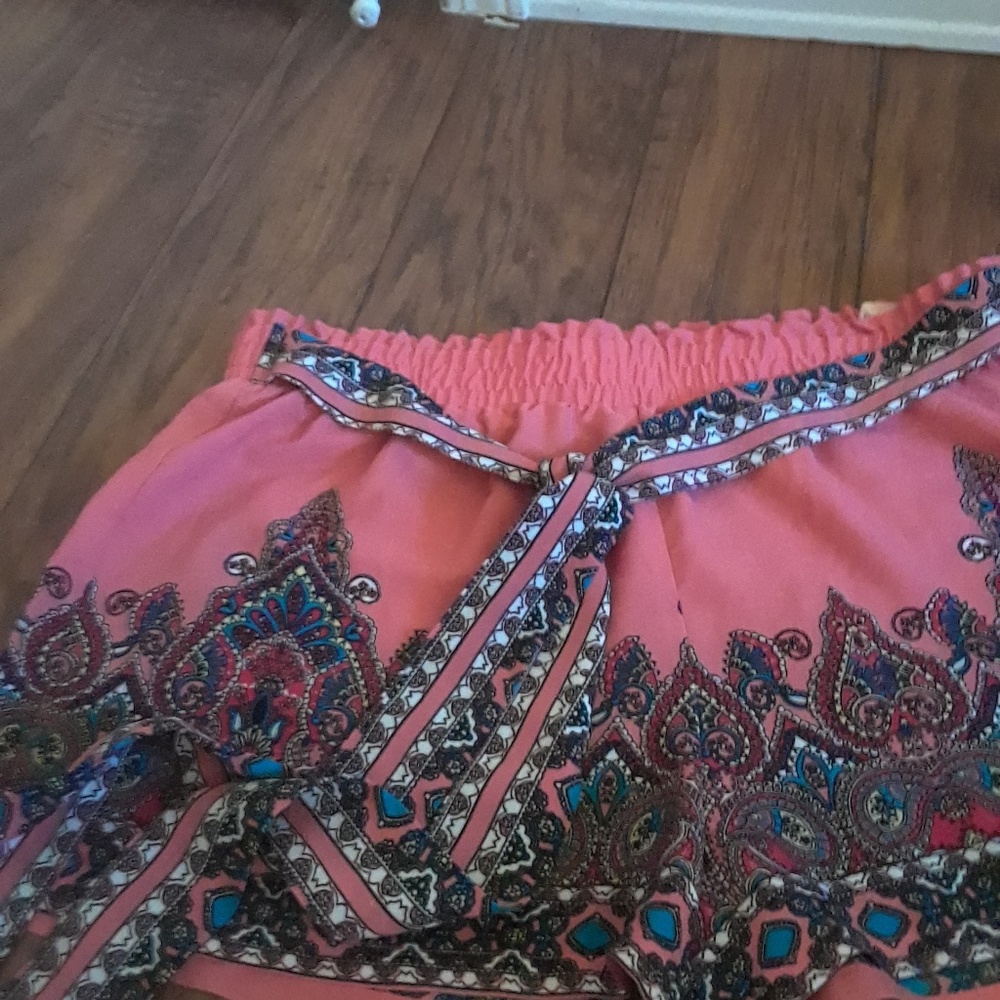 Shorts - Picture 3 of 5